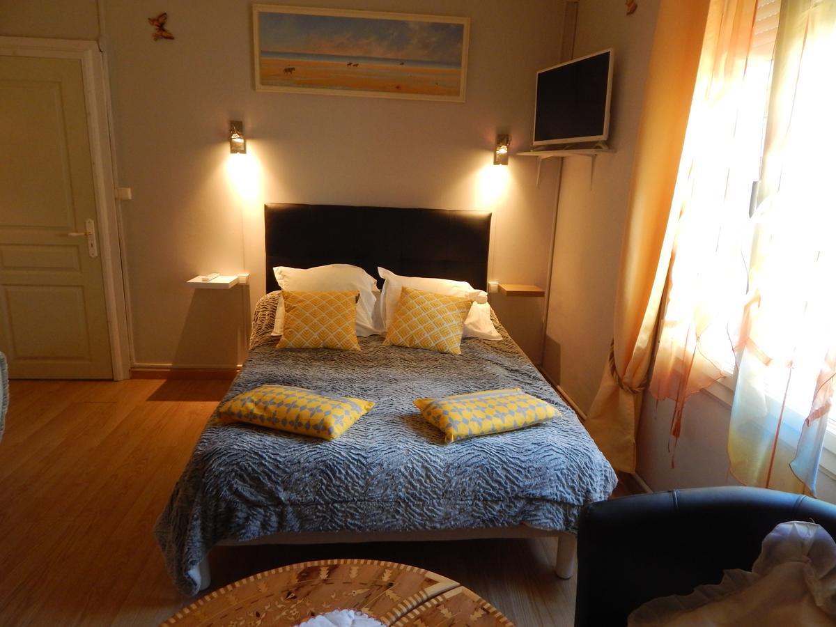 Bed and Breakfast Les Coquillettes Équemauville Esterno foto